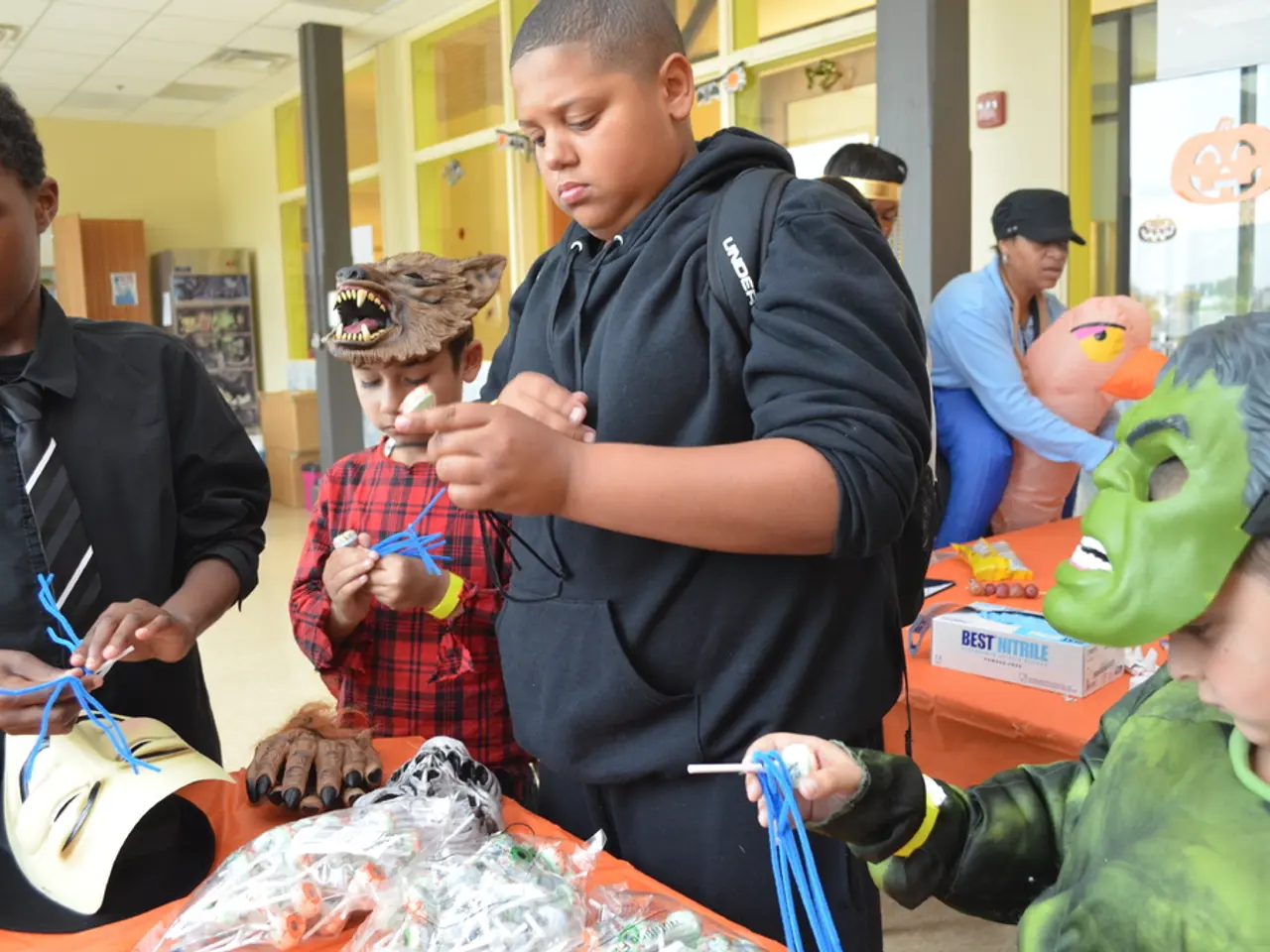 Schools imposing mask mandates experienced fewer COVID-19 outbreaks.