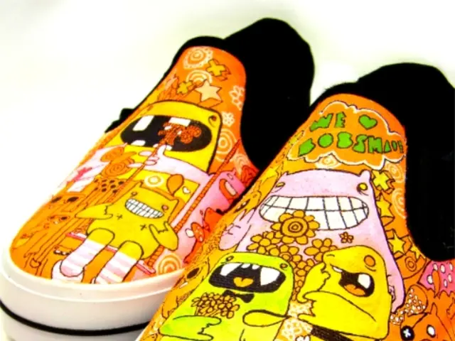 Running footwear equipped with built-in health monitoring technology for tracking fitness metrics.