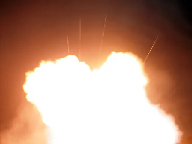 Firefighters Wage Significant Effort: Hazardous Ammonium Leak at Bottroper Clinic, Staff Avert...