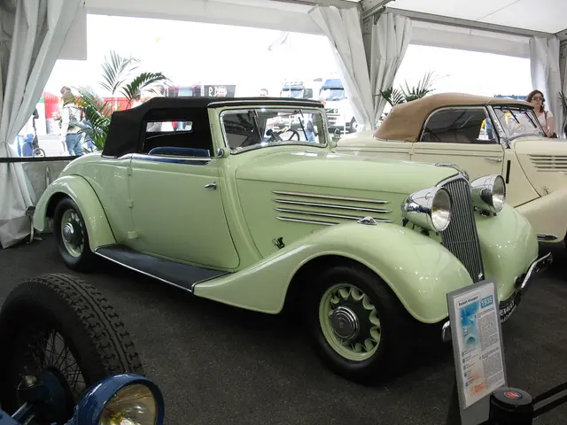 Wealthy Retirement Criticized by Saleh