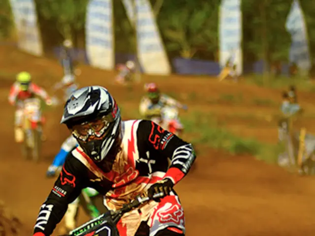 Bicyclists suffer injuries in crash accident