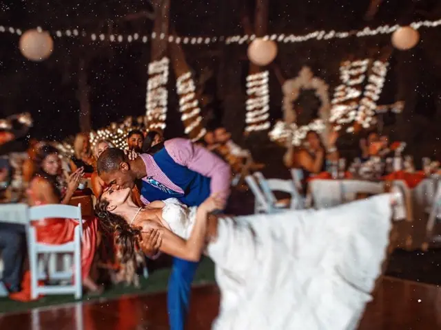 Reveal the Fascinating Science Hiding in the Practice of Closing Eyes During a Kiss