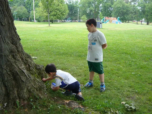 Intense criticism towards the provision of 2G services for minors