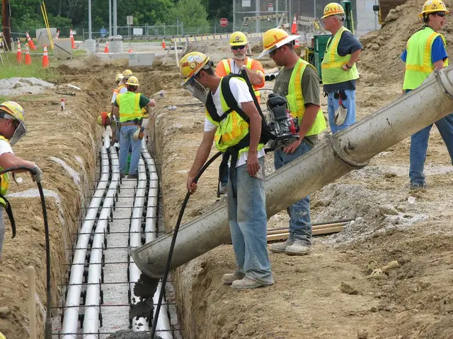 Workers from Betonsilo in Rüsselheim sustain injuries during construction