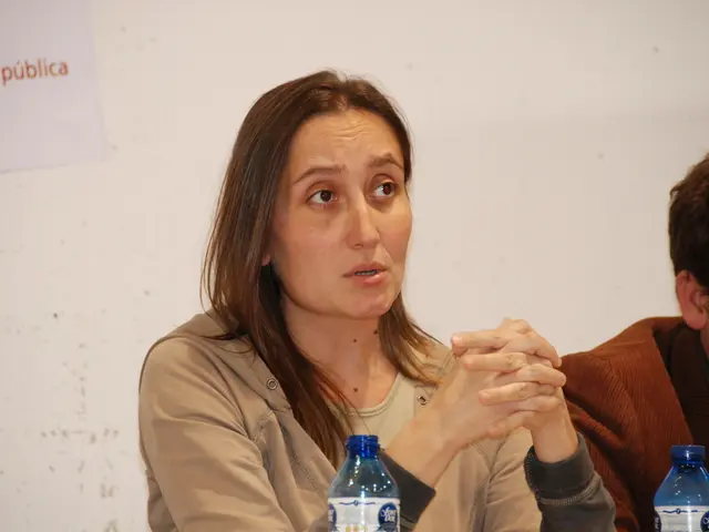 Daily routines of Elizabeth Banks' skincare at 51 unveiled: focused on eliminating...